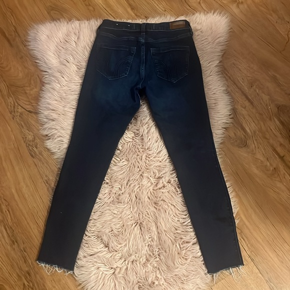 NWOT! Curvy High Rise Hollister Jeans - Picture 7 of 9